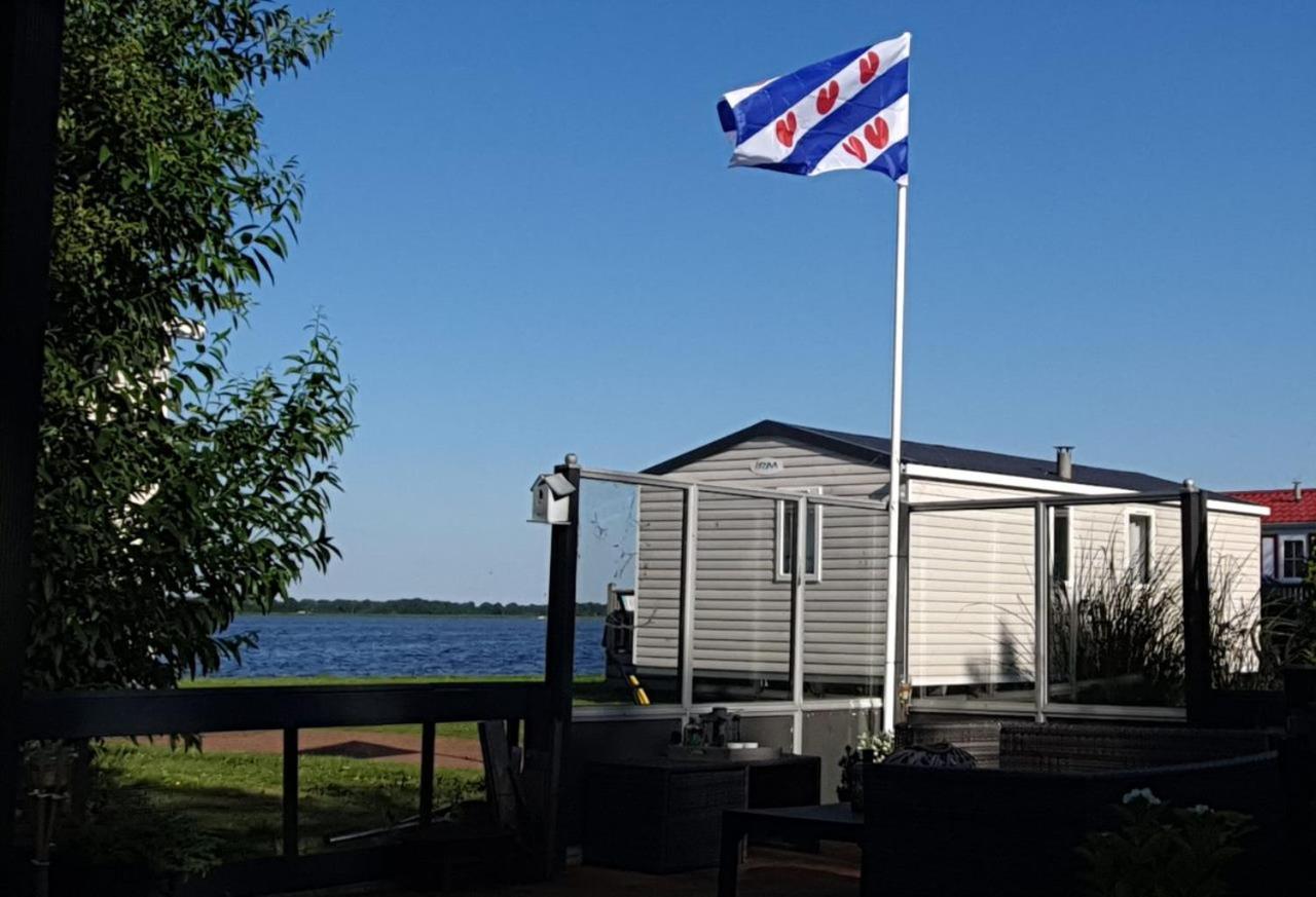 Us Twadde Plakje Op Vakantiepark Bergumermeer Suameer المظهر الخارجي الصورة